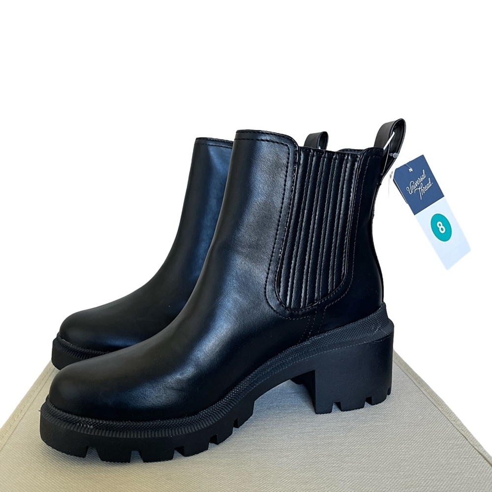 Universal Thread Naya Heeled Chelsea Boots / NWT & Box